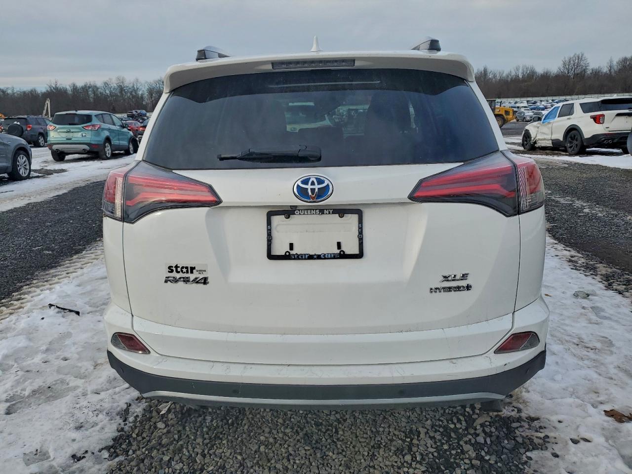 2018 TOYOTA RAV4 HV LE photo 16