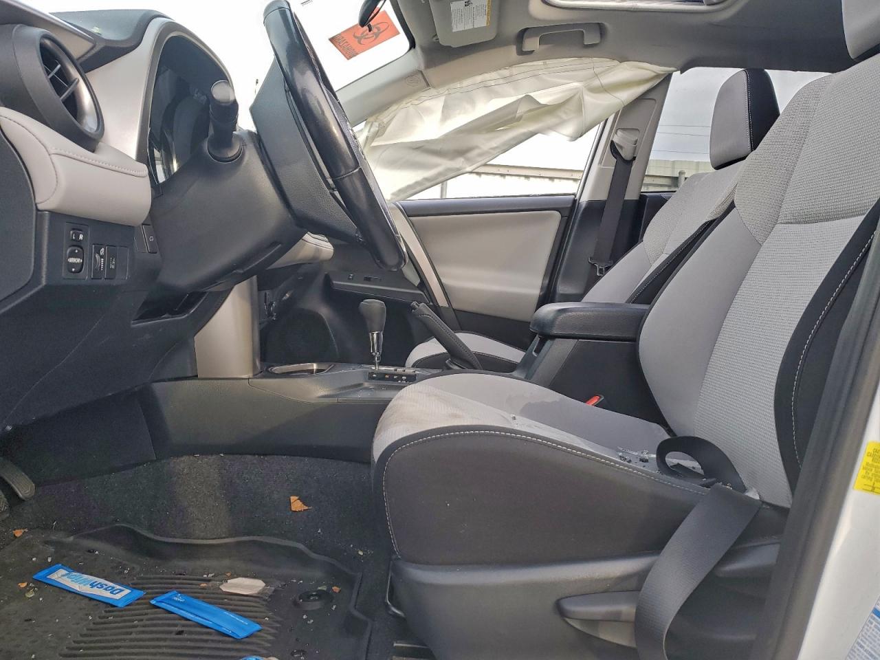 2018 TOYOTA RAV4 HV LE photo 19
