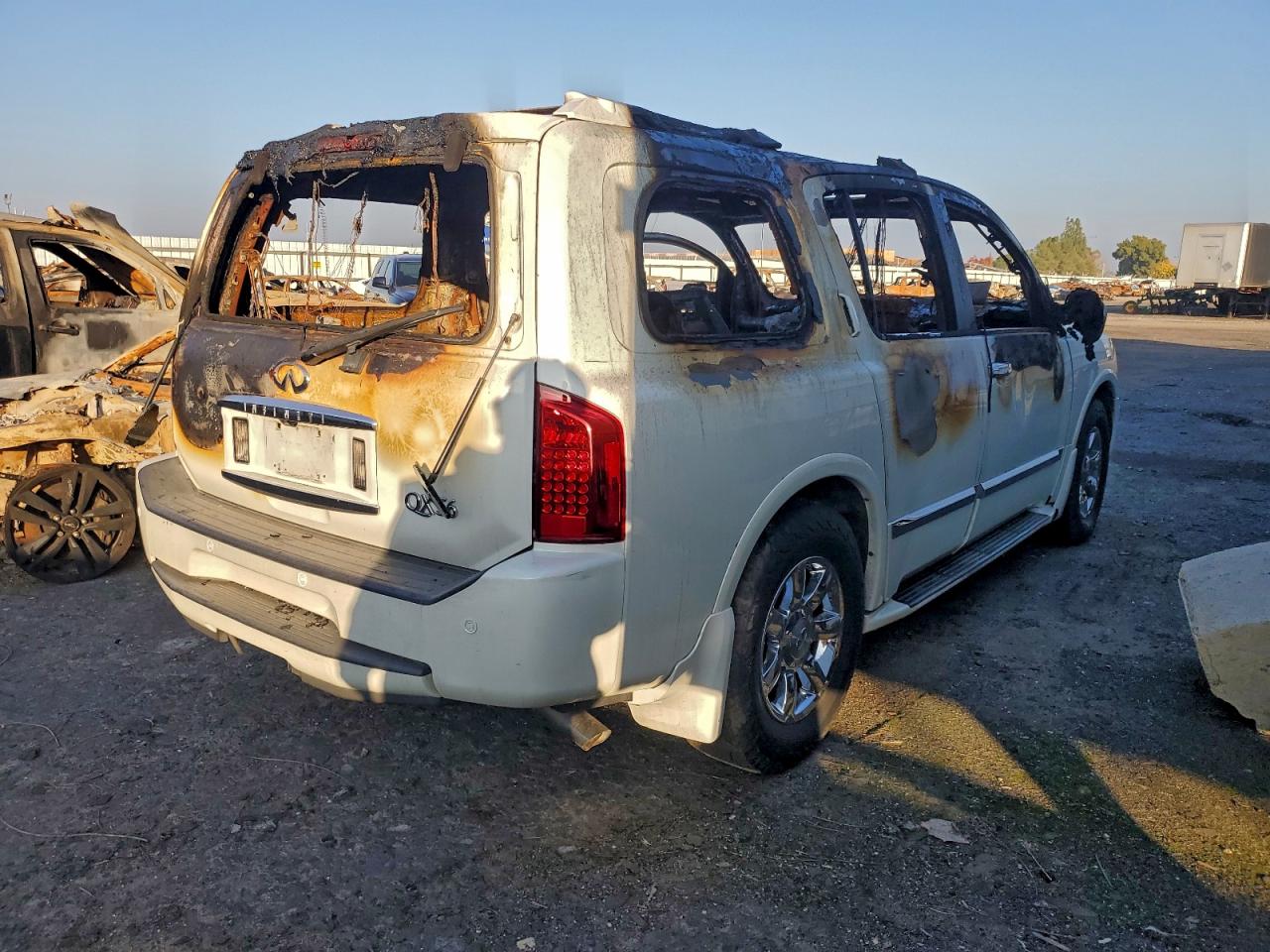 2005 INFINITI QX56 photo 3