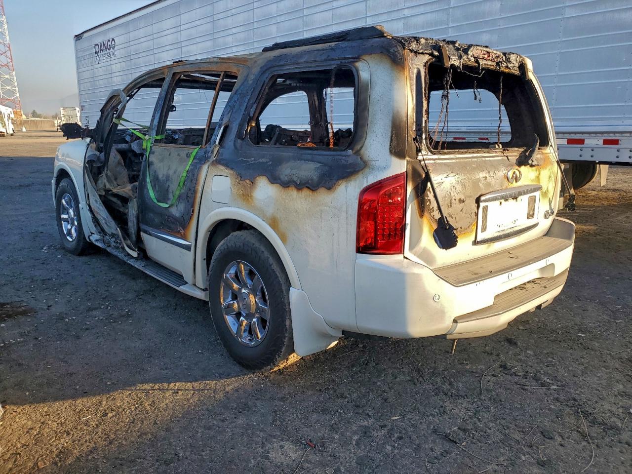 2005 INFINITI QX56 photo 2