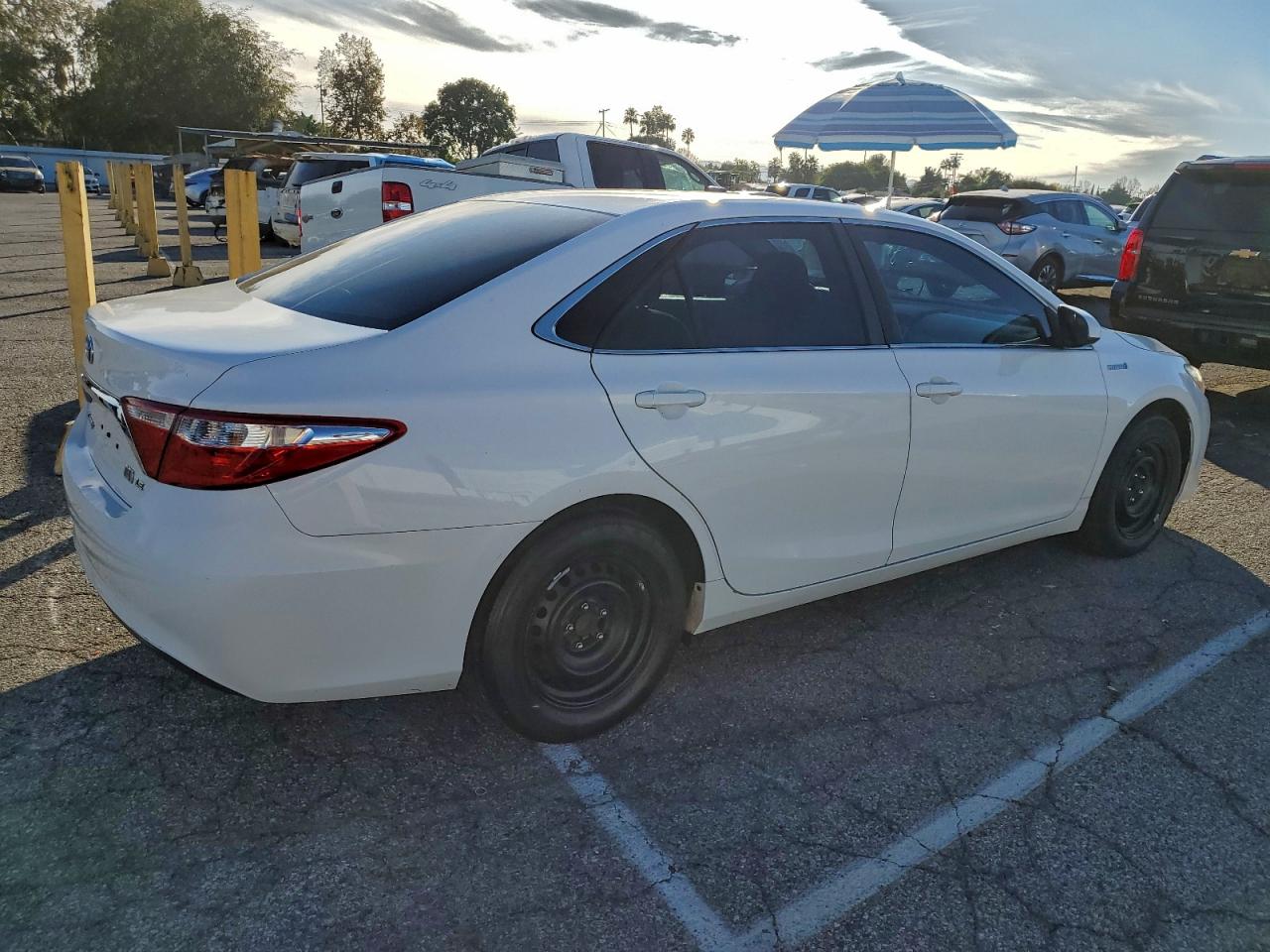 2015 TOYOTA CAMRY HYBRID photo 3