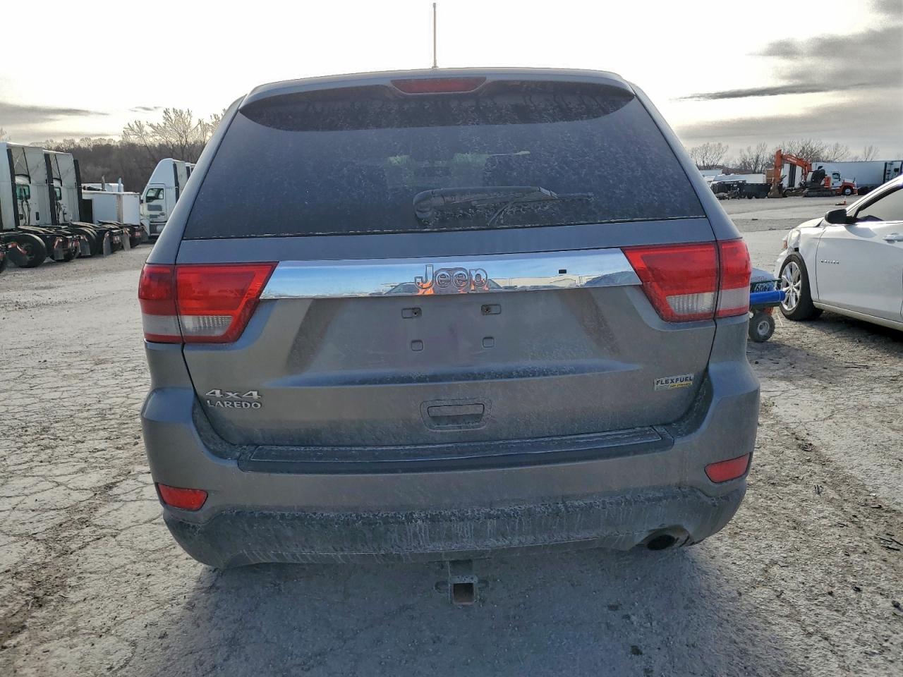 2012 JEEP GRAND CHEROKEE LAREDO photo 6