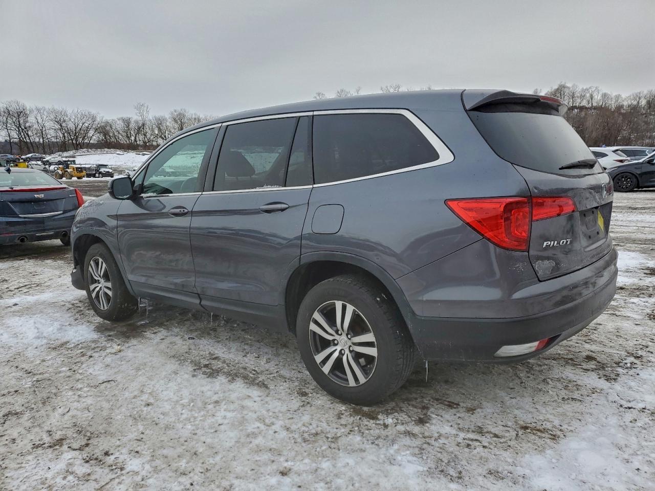 2016 HONDA PILOT EXLN photo 2