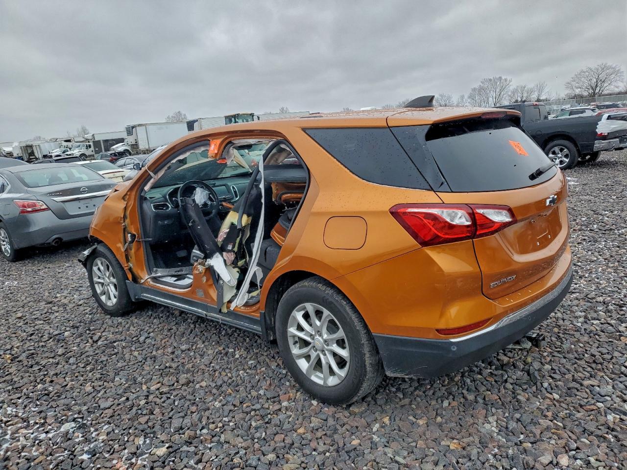 2018 CHEVROLET EQUINOX LT photo 2