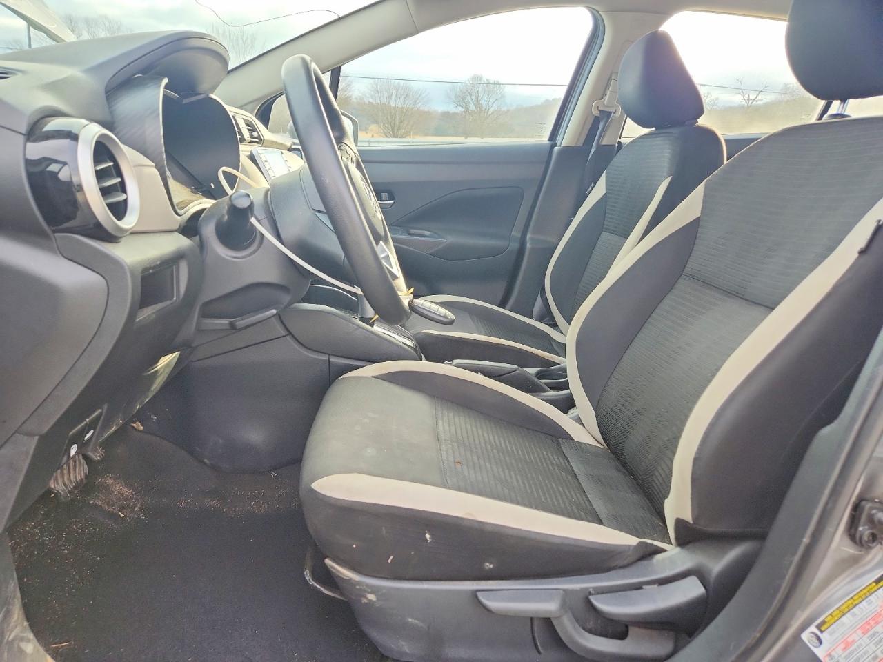 2021 NISSAN VERSA SV photo 13