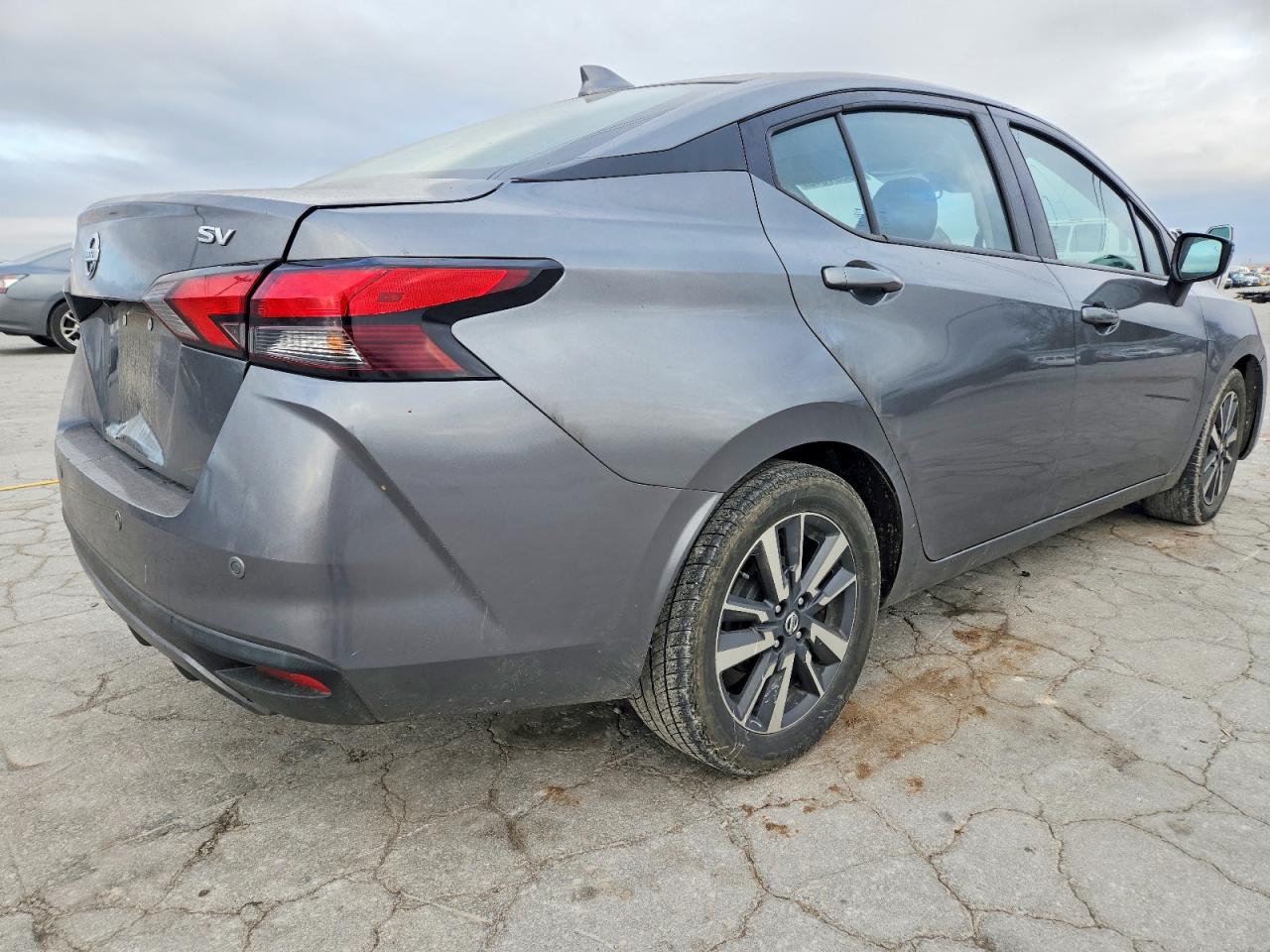 2021 NISSAN VERSA SV photo 5