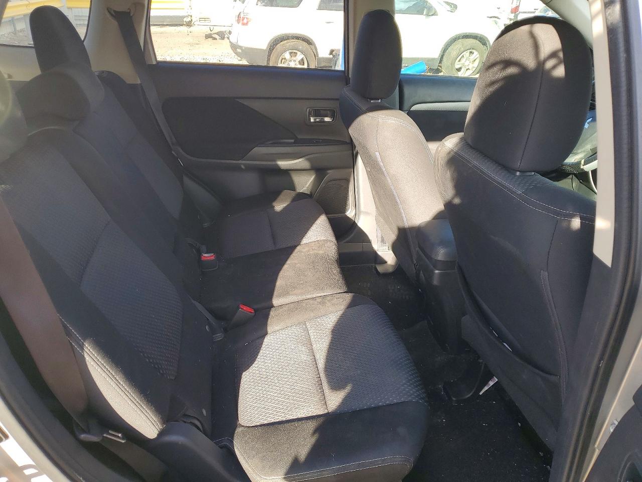 2018 MITSUBISHI OUTLANDER ES photo 19