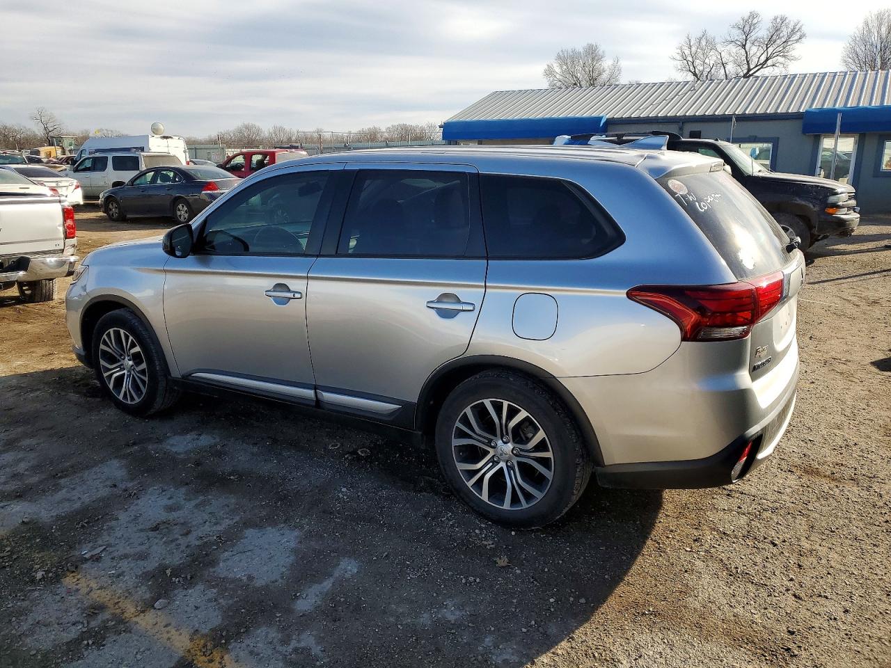 2018 MITSUBISHI OUTLANDER ES photo 3