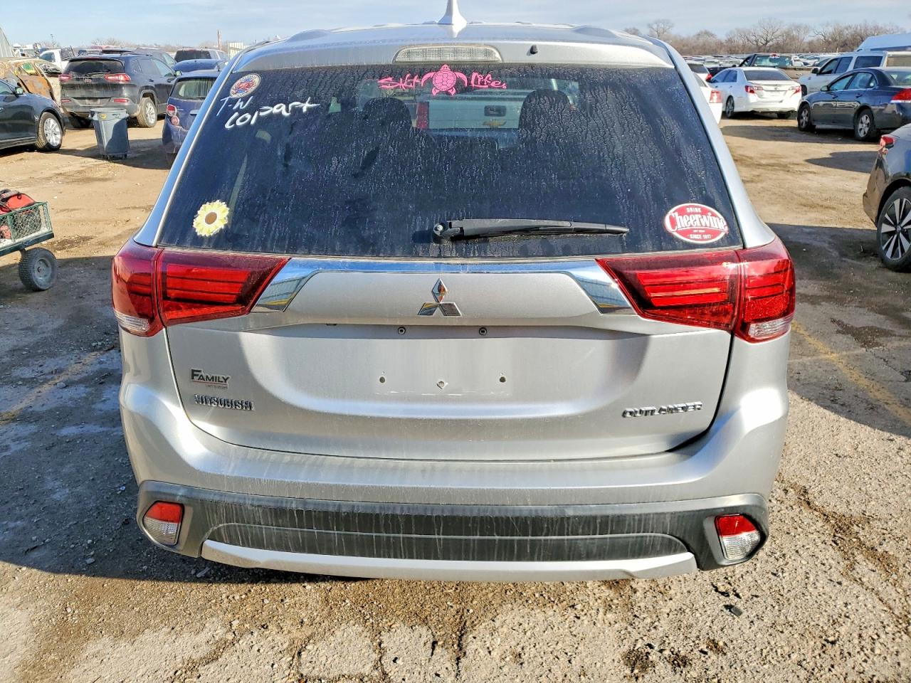2018 MITSUBISHI OUTLANDER ES photo 11