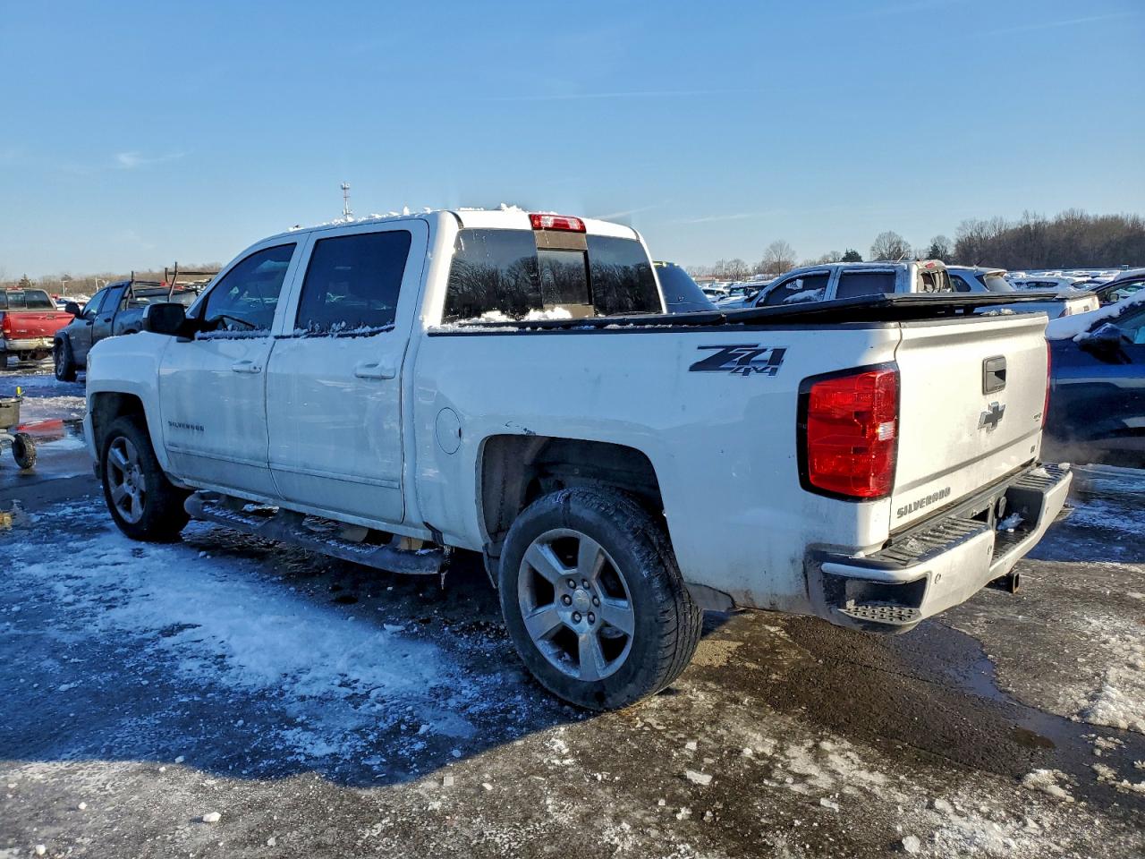 2018 CHEVROLET SILVERADO K1500 LT photo 2