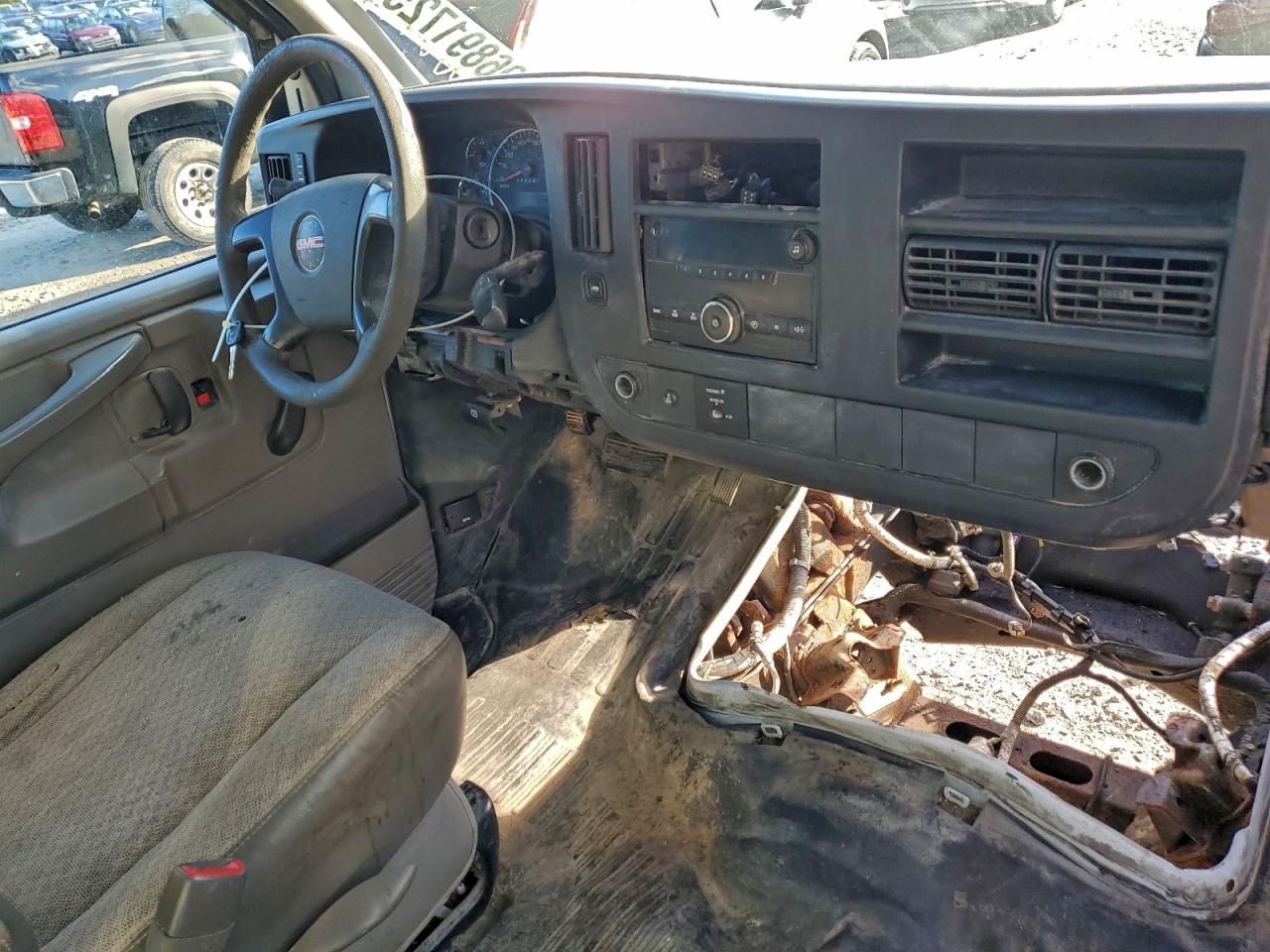 2013 GMC SAVANA G2500 photo 15