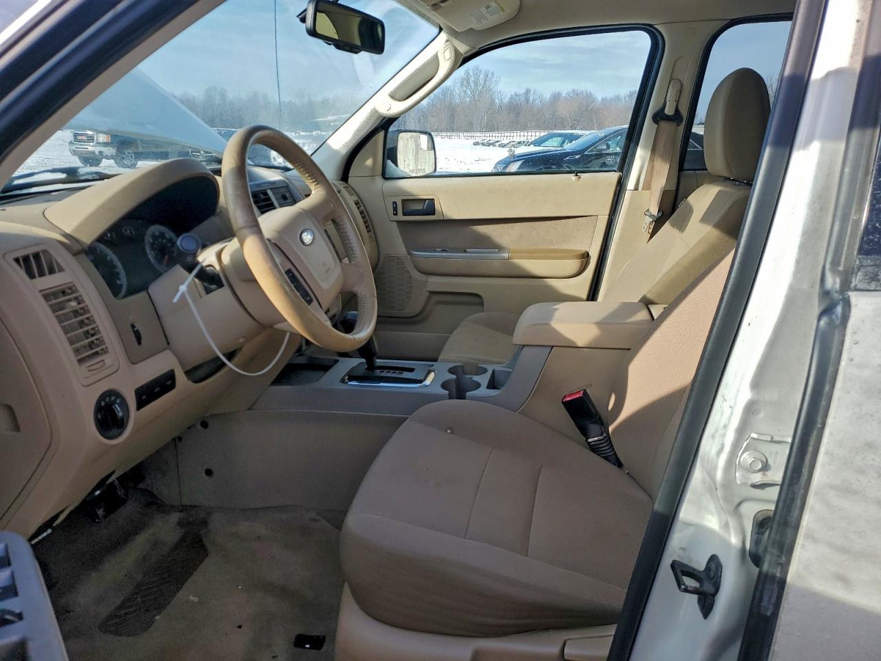 2010 FORD ESCAPE XLT photo 7