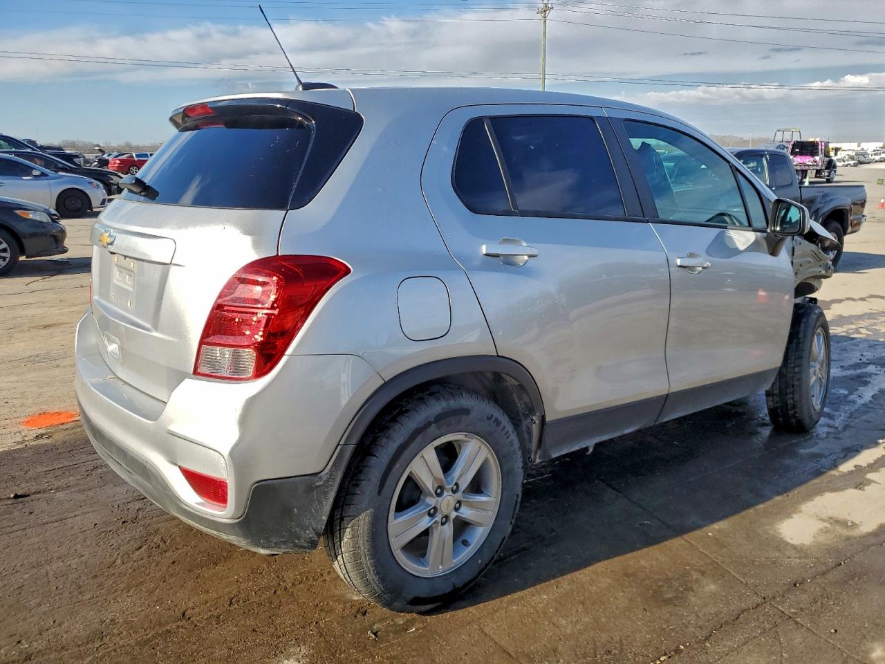 2022 CHEVROLET TRAX LS photo 3