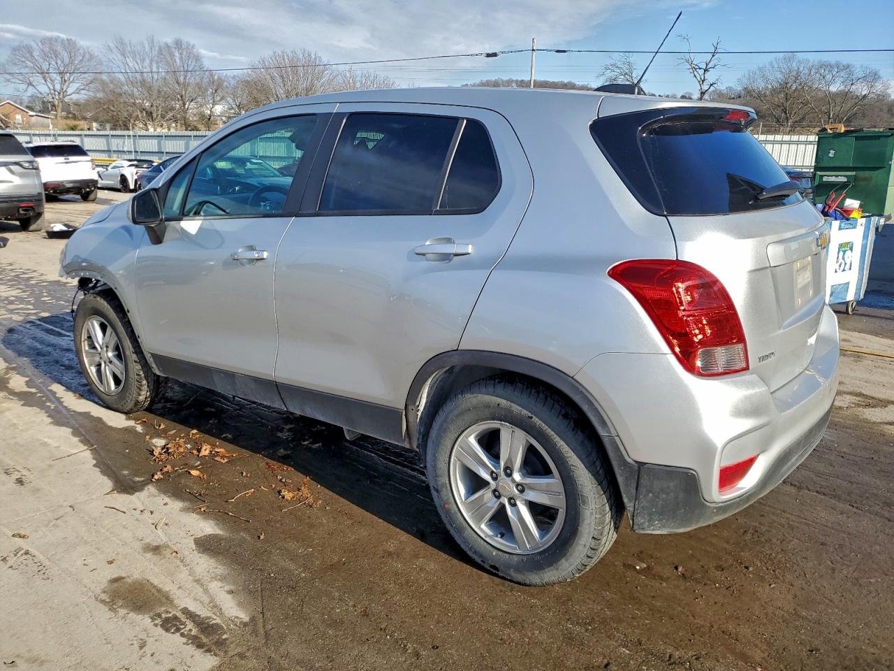 2022 CHEVROLET TRAX LS photo 2