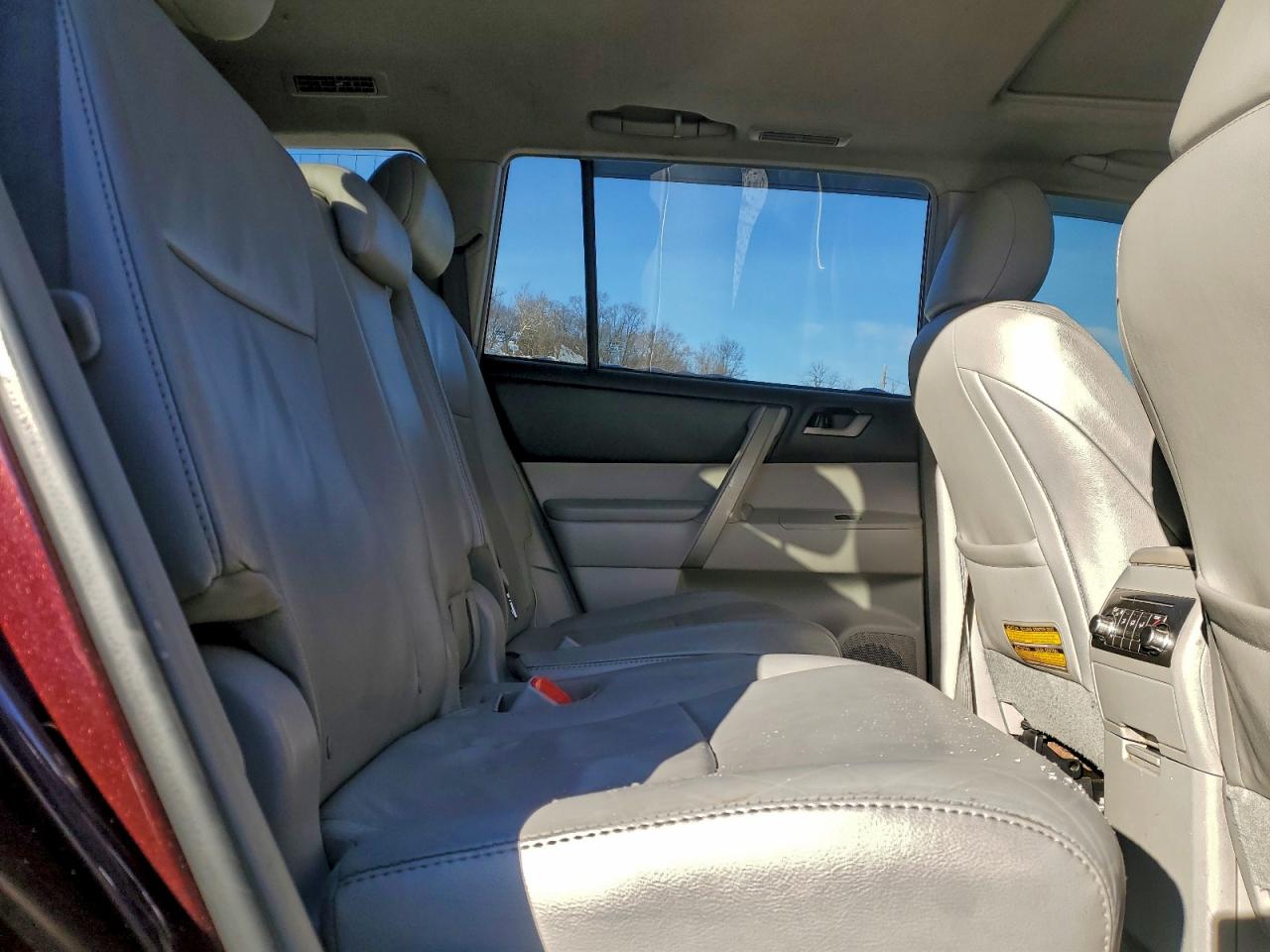 2011 TOYOTA HIGHLANDER BASE photo 21