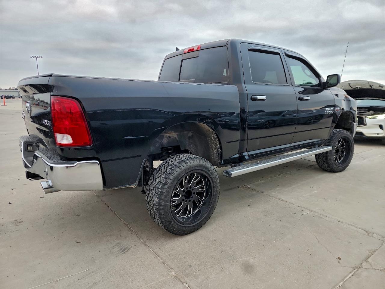 2014 RAM 1500 SLT photo 3