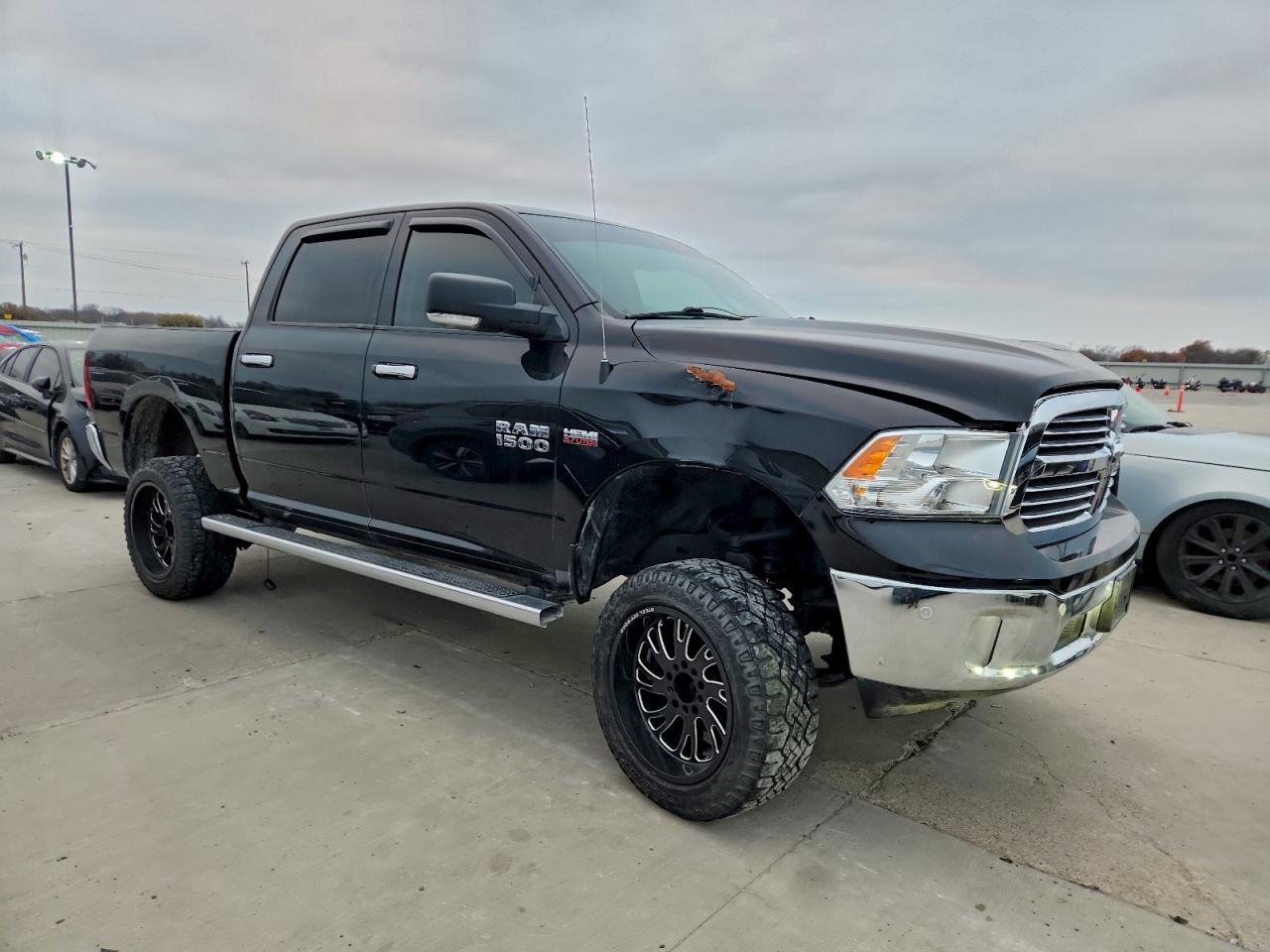 2014 RAM 1500 SLT photo 4
