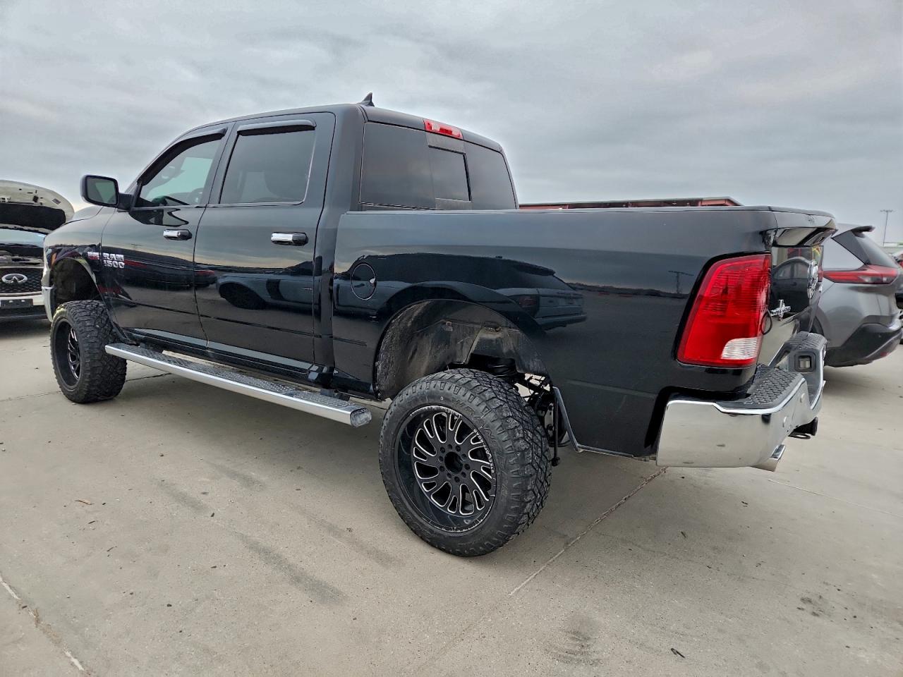2014 RAM 1500 SLT photo 2