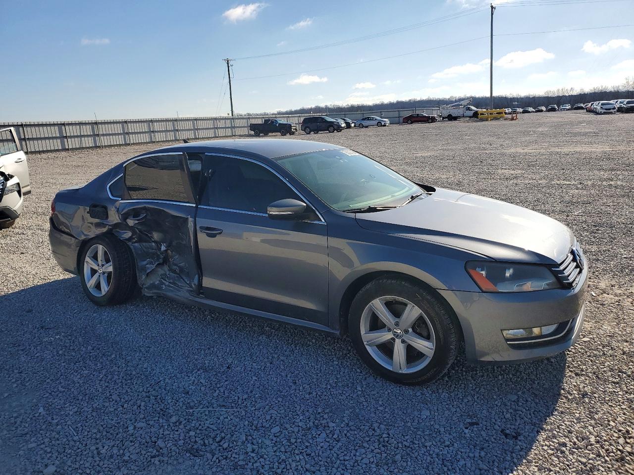 2015 VOLKSWAGEN PASSAT S photo 4