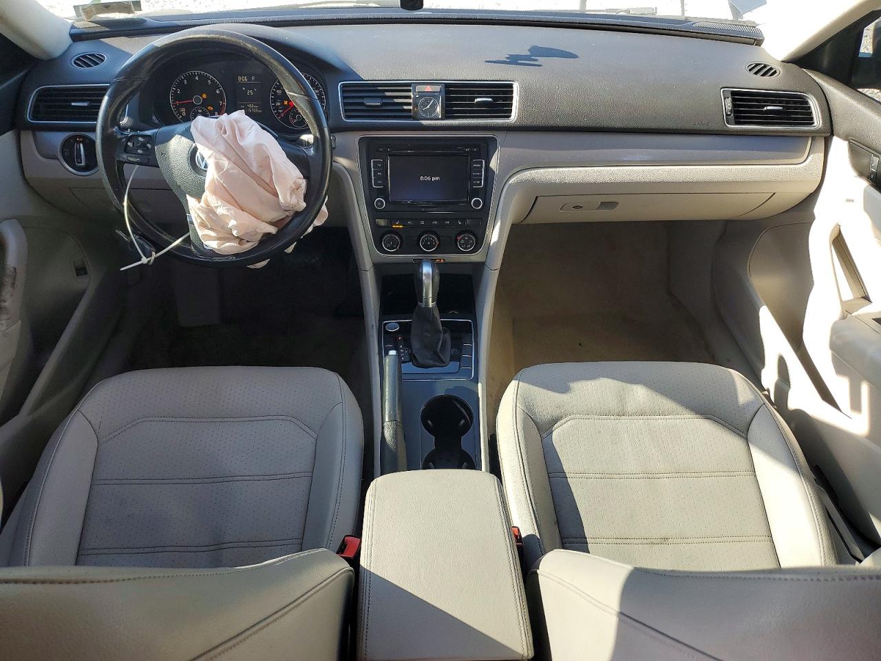 2015 VOLKSWAGEN PASSAT S photo 8
