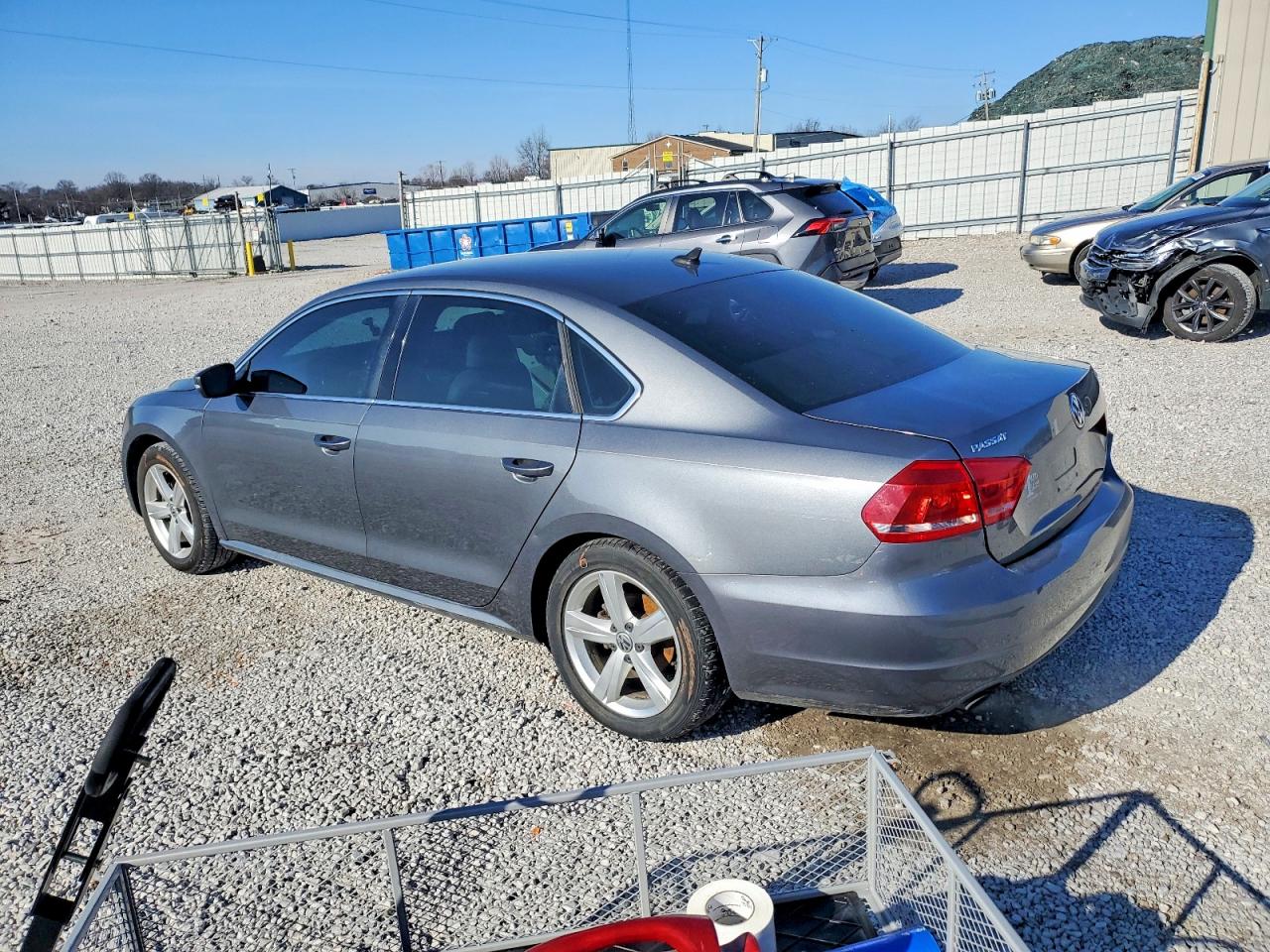 2015 VOLKSWAGEN PASSAT S photo 2