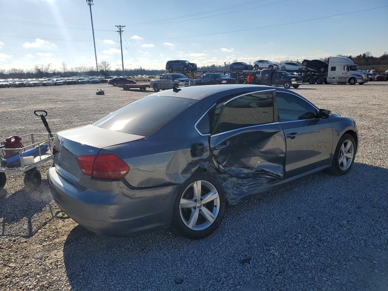 2015 VOLKSWAGEN PASSAT S photo 3
