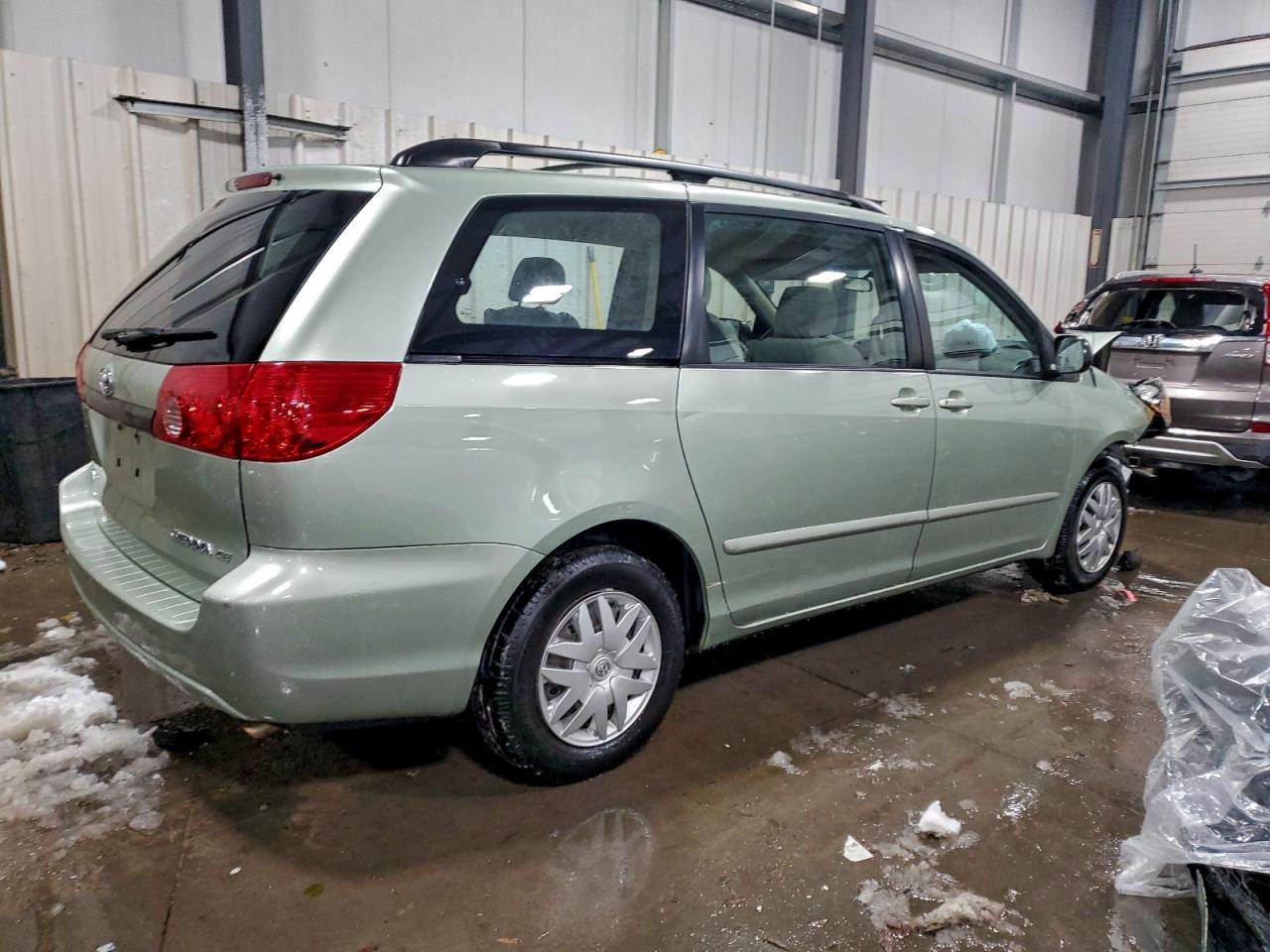 2007 TOYOTA SIENNA CE photo 5