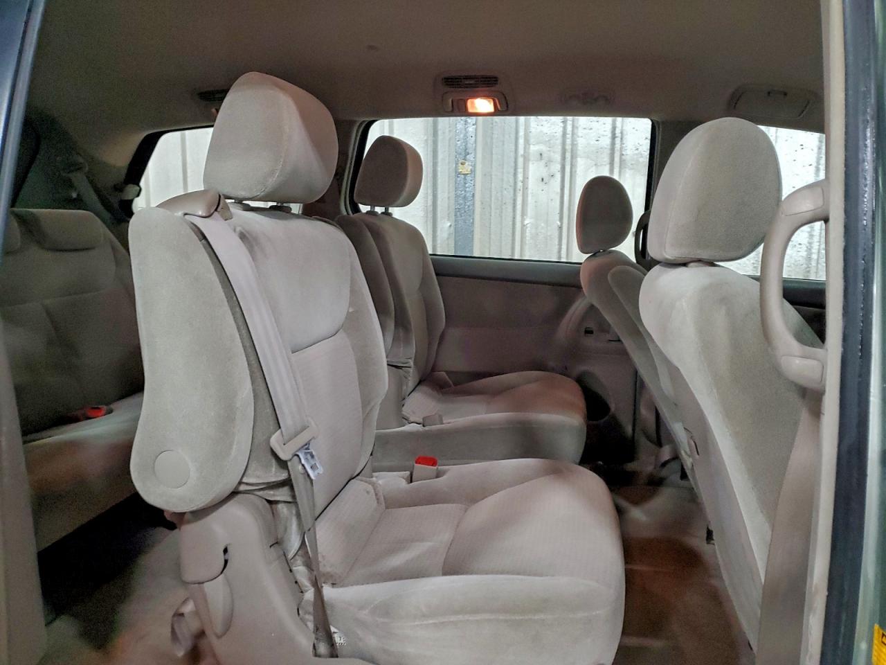 2007 TOYOTA SIENNA CE photo 21
