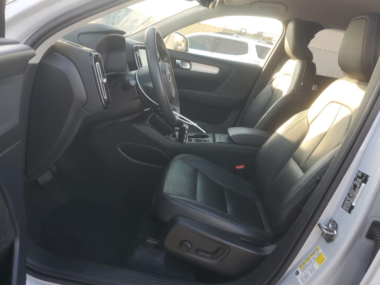 2021 VOLVO XC40 T5 MOMENTUM photo 19