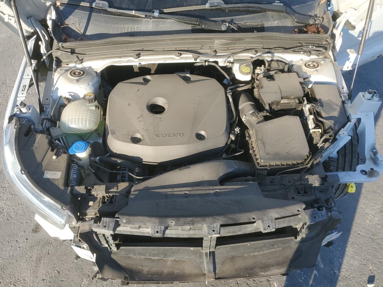 2021 VOLVO XC40 T5 MOMENTUM photo 34