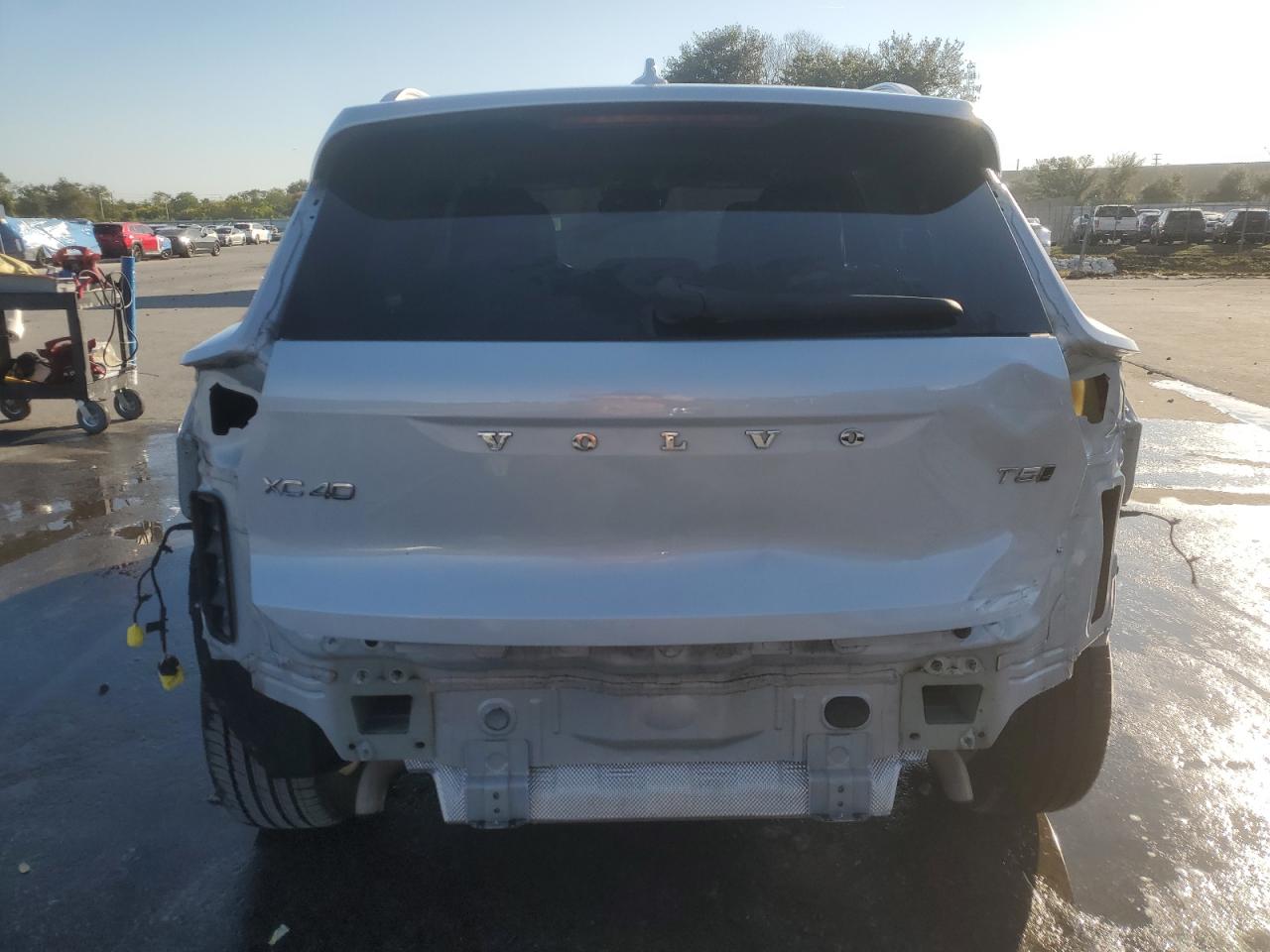 2021 VOLVO XC40 T5 MOMENTUM photo 16