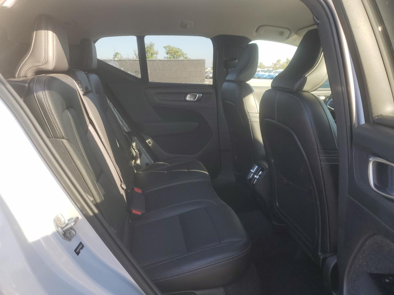 2021 VOLVO XC40 T5 MOMENTUM photo 31