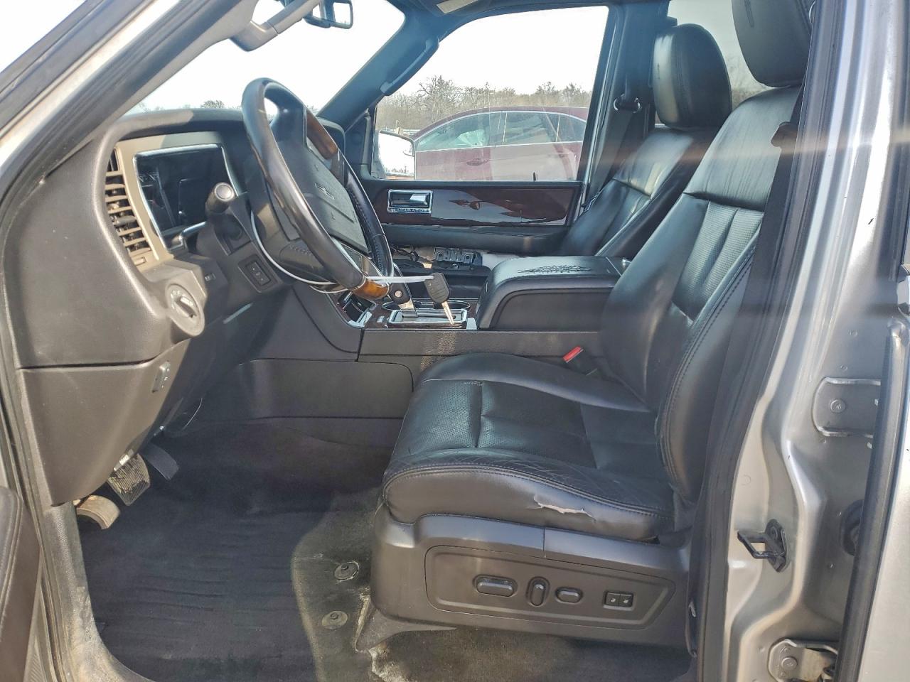 2013 LINCOLN NAVIGATOR photo 13