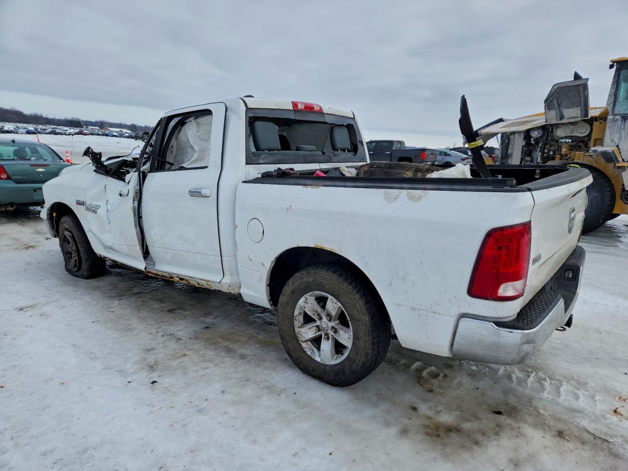 2016 RAM 1500 SLT photo 4