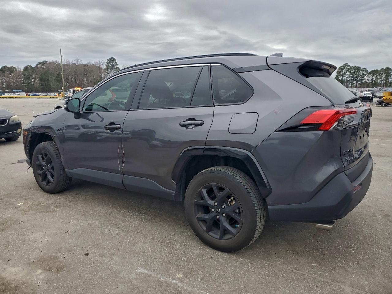 2024 TOYOTA RAV4 XLE photo 3