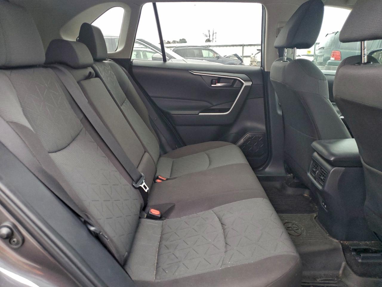 2024 TOYOTA RAV4 XLE photo 21