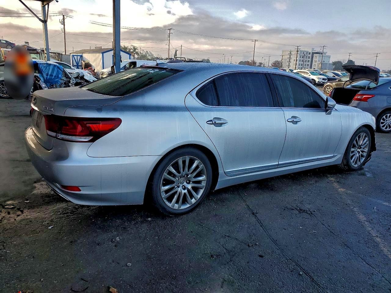 2013 LEXUS LS 460L photo 3