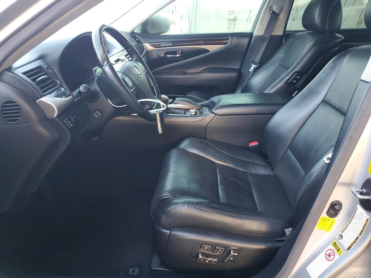2013 LEXUS LS 460L photo 7