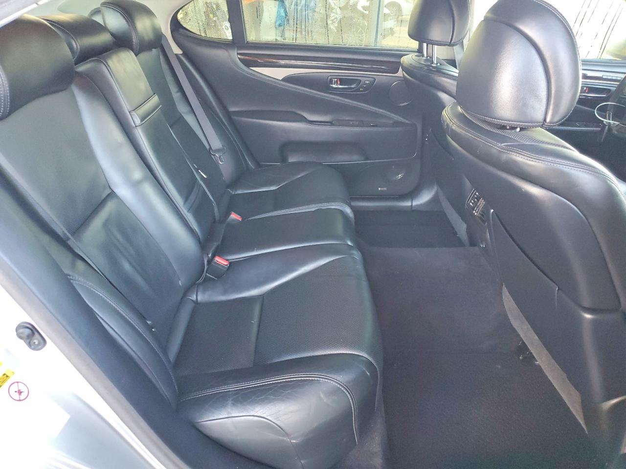 2013 LEXUS LS 460L photo 10