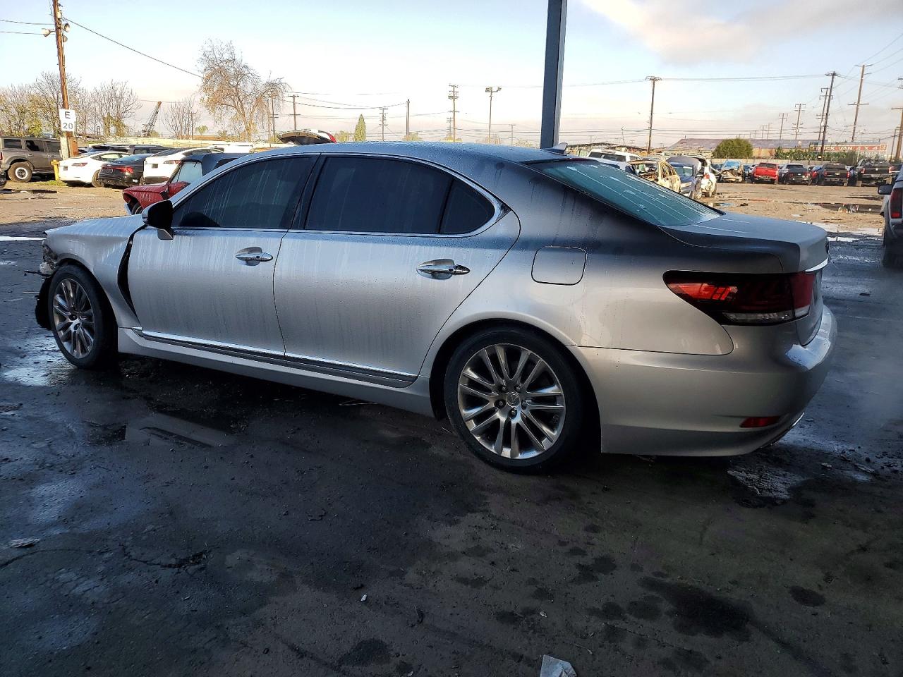 2013 LEXUS LS 460L photo 2