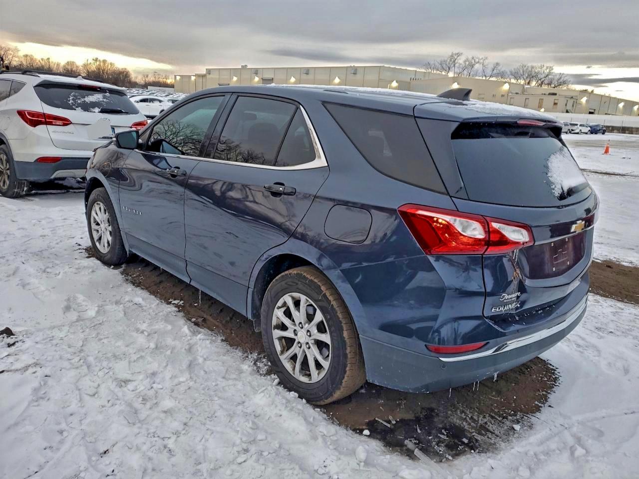 2019 CHEVROLET EQUINOX LT photo 4