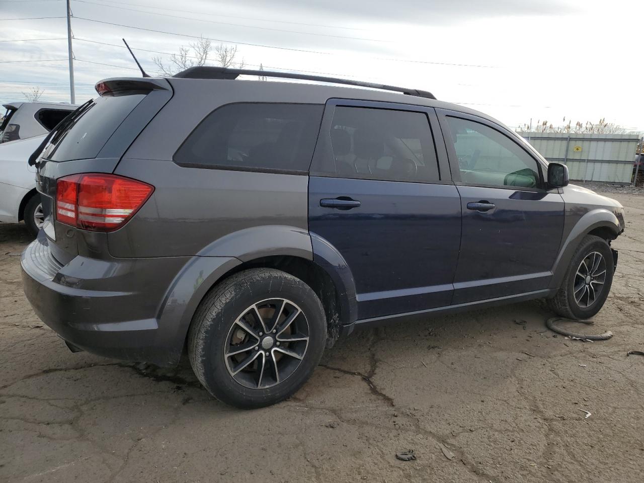 2017 DODGE JOURNEY SE photo 3