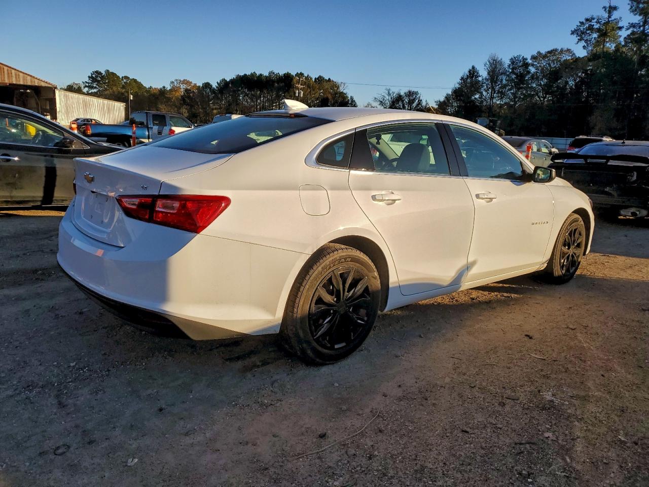 2023 CHEVROLET MALIBU LT photo 3