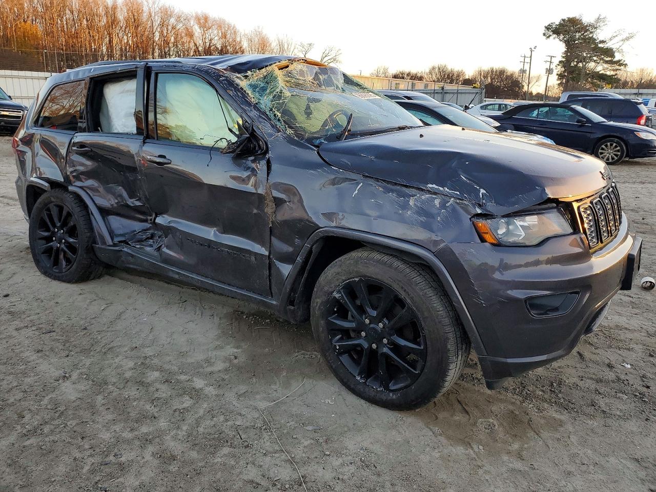 2018 JEEP GRAND CHEROKEE LAREDO photo 4