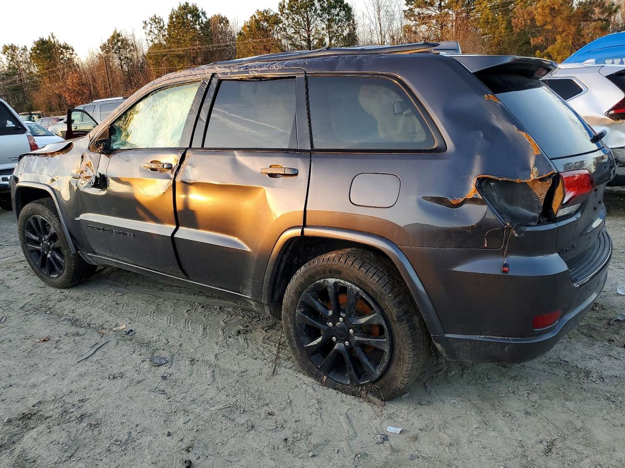 2018 JEEP GRAND CHEROKEE LAREDO photo 2