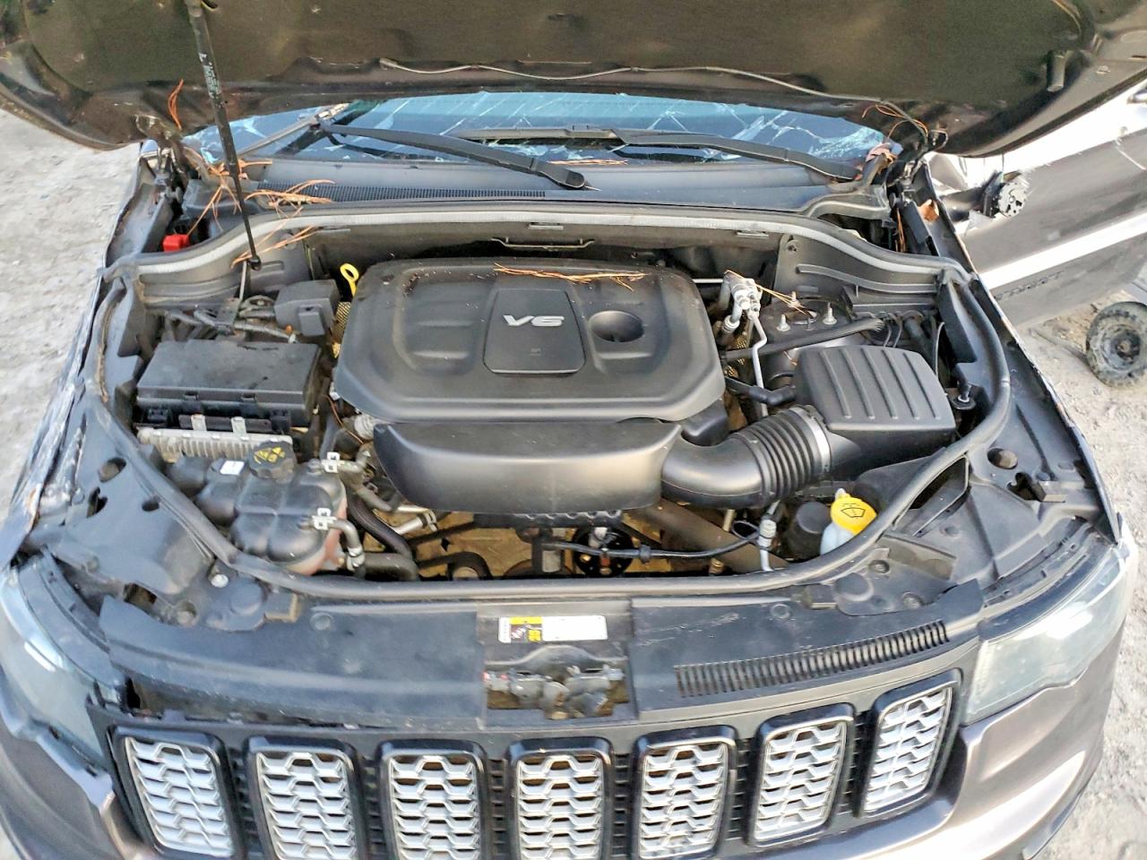 2018 JEEP GRAND CHEROKEE LAREDO photo 12