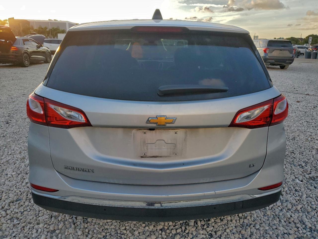 2020 CHEVROLET EQUINOX LT photo 6