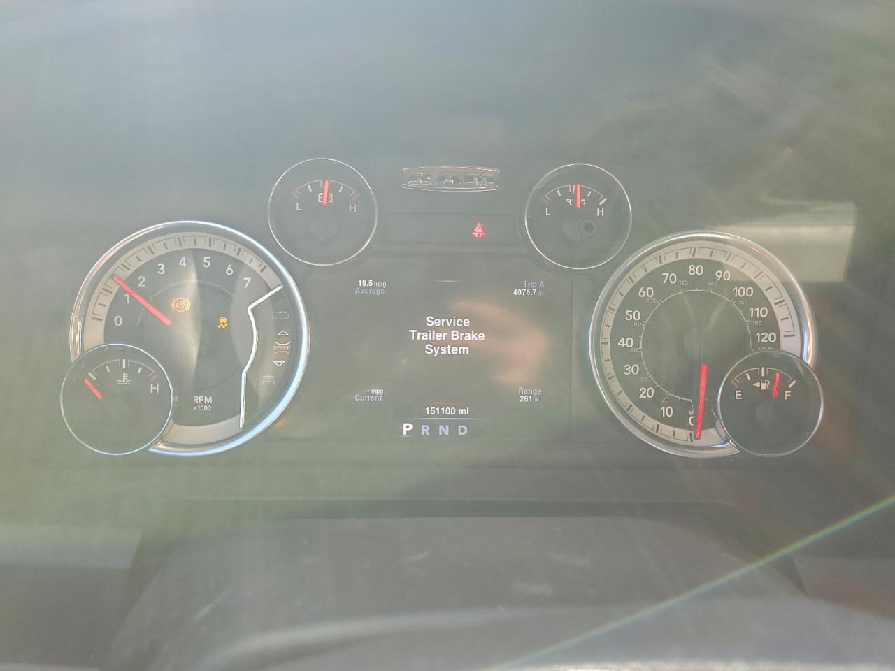 2016 RAM 1500 SLT photo 9