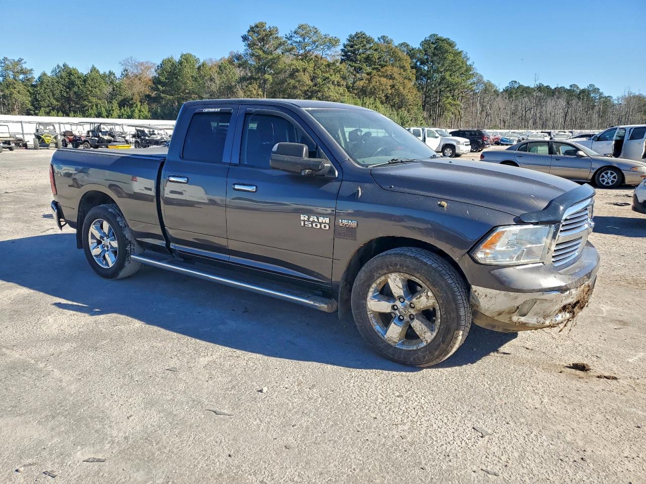 2016 RAM 1500 SLT photo 4