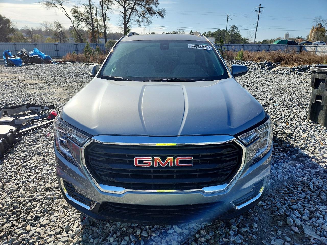 2024 GMC TERRAIN SLE photo 9